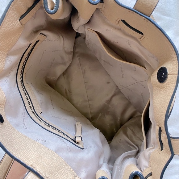 Calvin Klein Pebbled Leather Shoulder Tote Bag – Beige - Picture 8 of 16